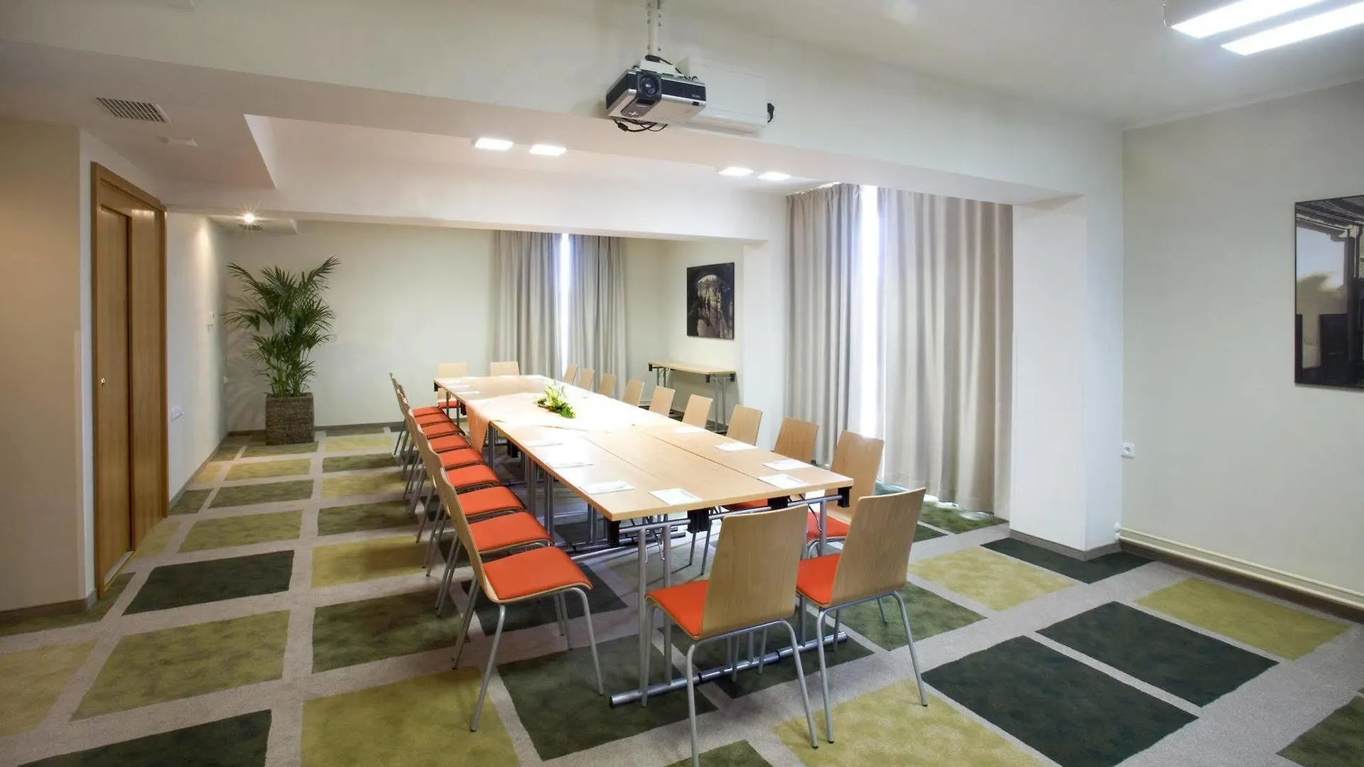 Plaza Prague Hotel - Czech Leading Hotels 4*,